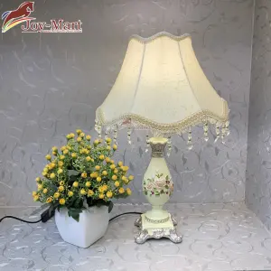 den de ban tan co dien trang tri phong ngu mb8113